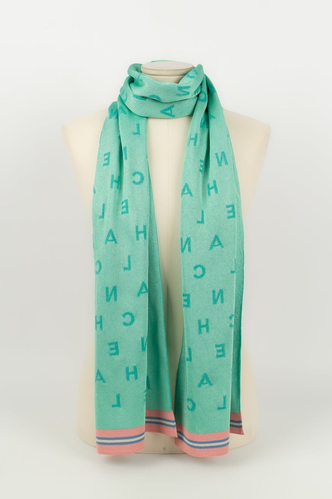 ?âcharpe verte Chanel