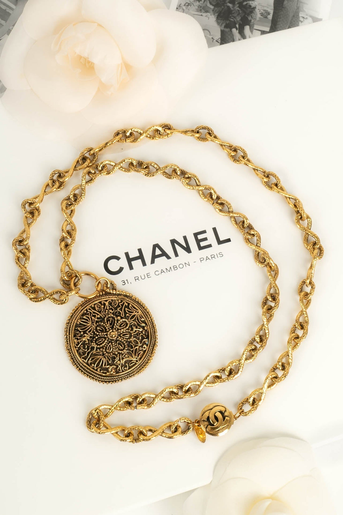 Collier m?©daillon Top Quality Chanel 1986