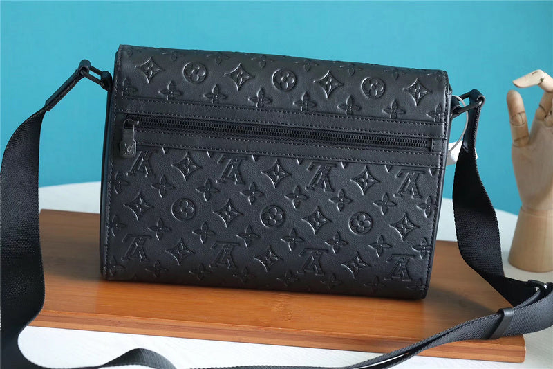 Pearl Street Bags - Louis Vuittons  - 10400