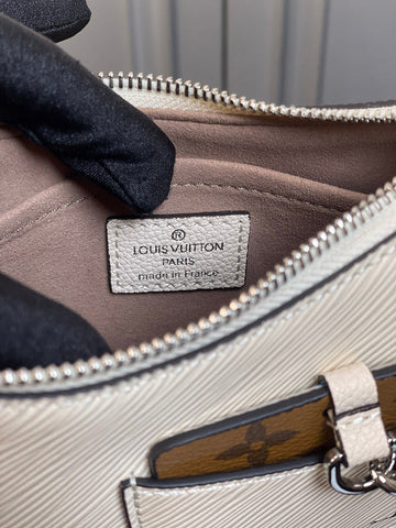 Pearl Street Bags- Louis Vuittons  - 15852