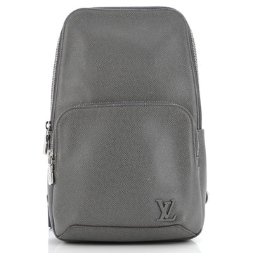 Avenue Sling Bag Taiga Leather