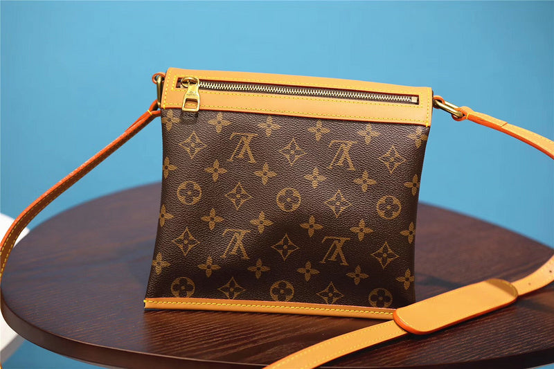 Pearl Street Bags - Louis Vuittons  - 10454