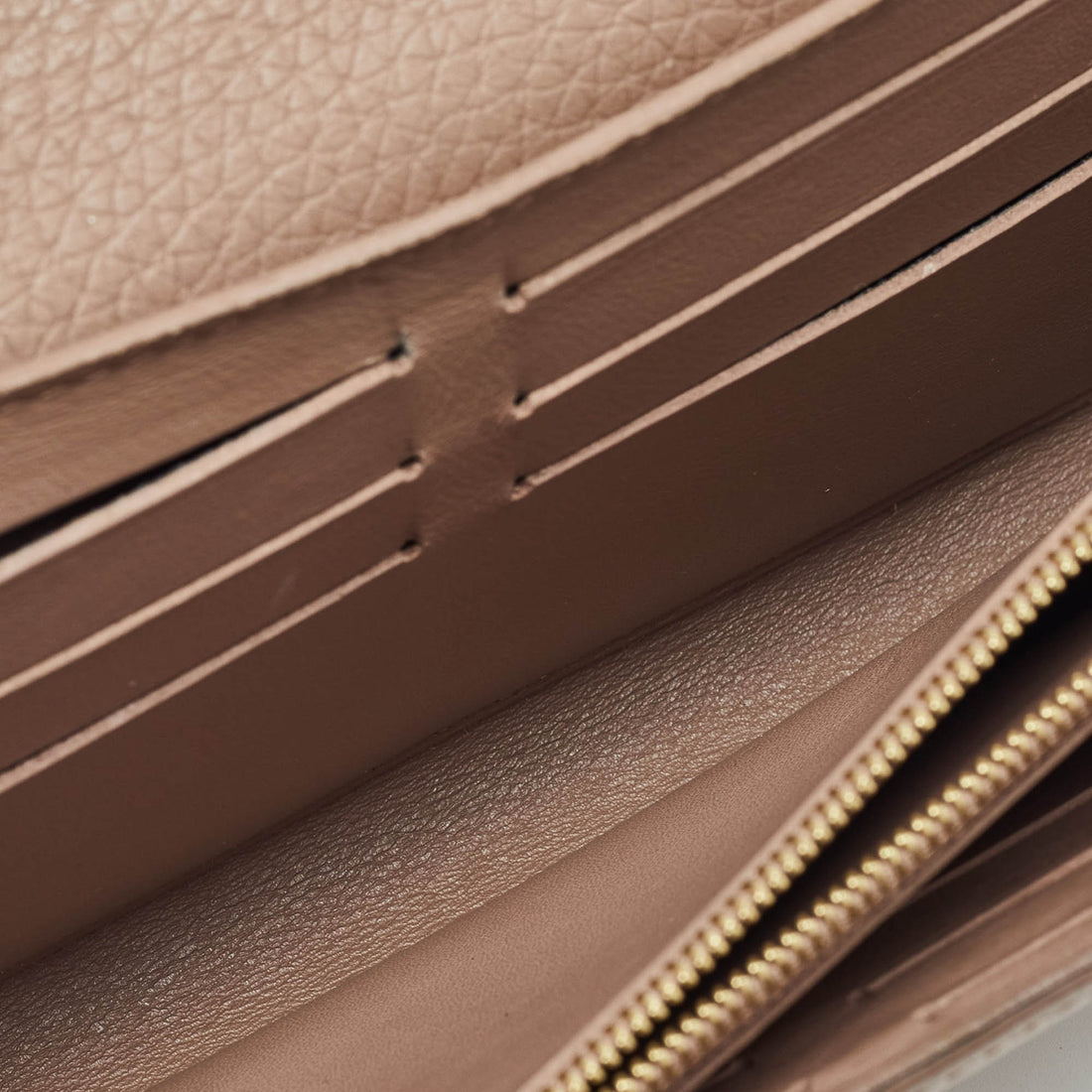 Louis Vuitton Galet Leather Capucines Wallet
