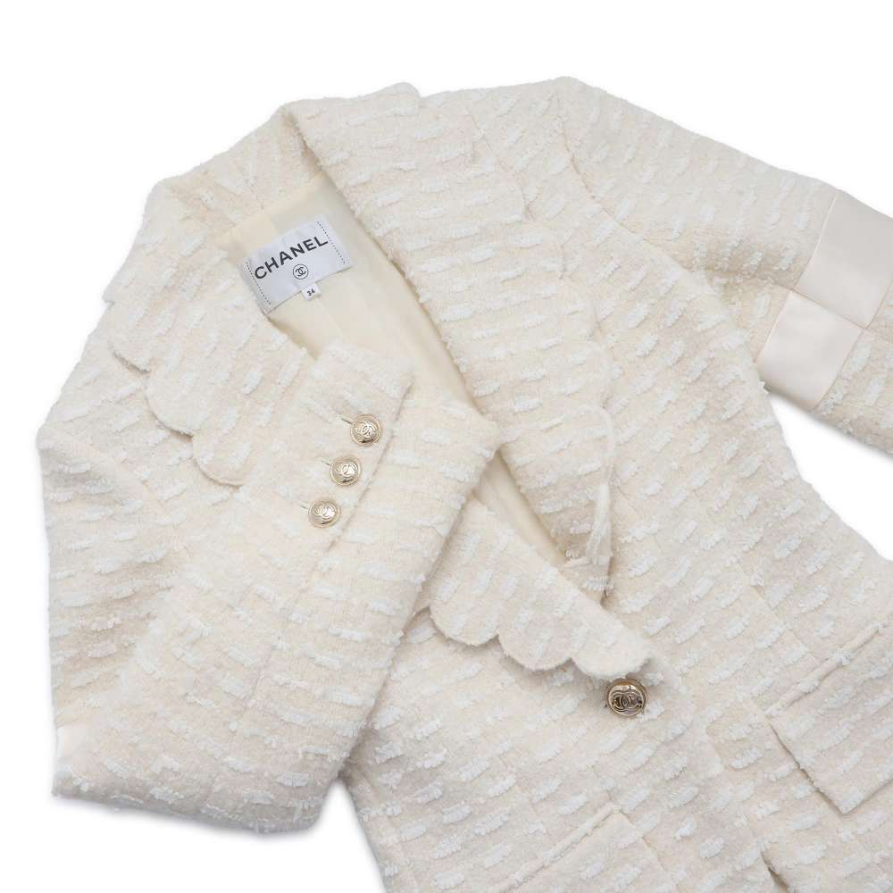 CHANEL Scalloped Tweed Jacket Size 34 BeigeP65277 Wool 49% Polyamide38% Silk13%