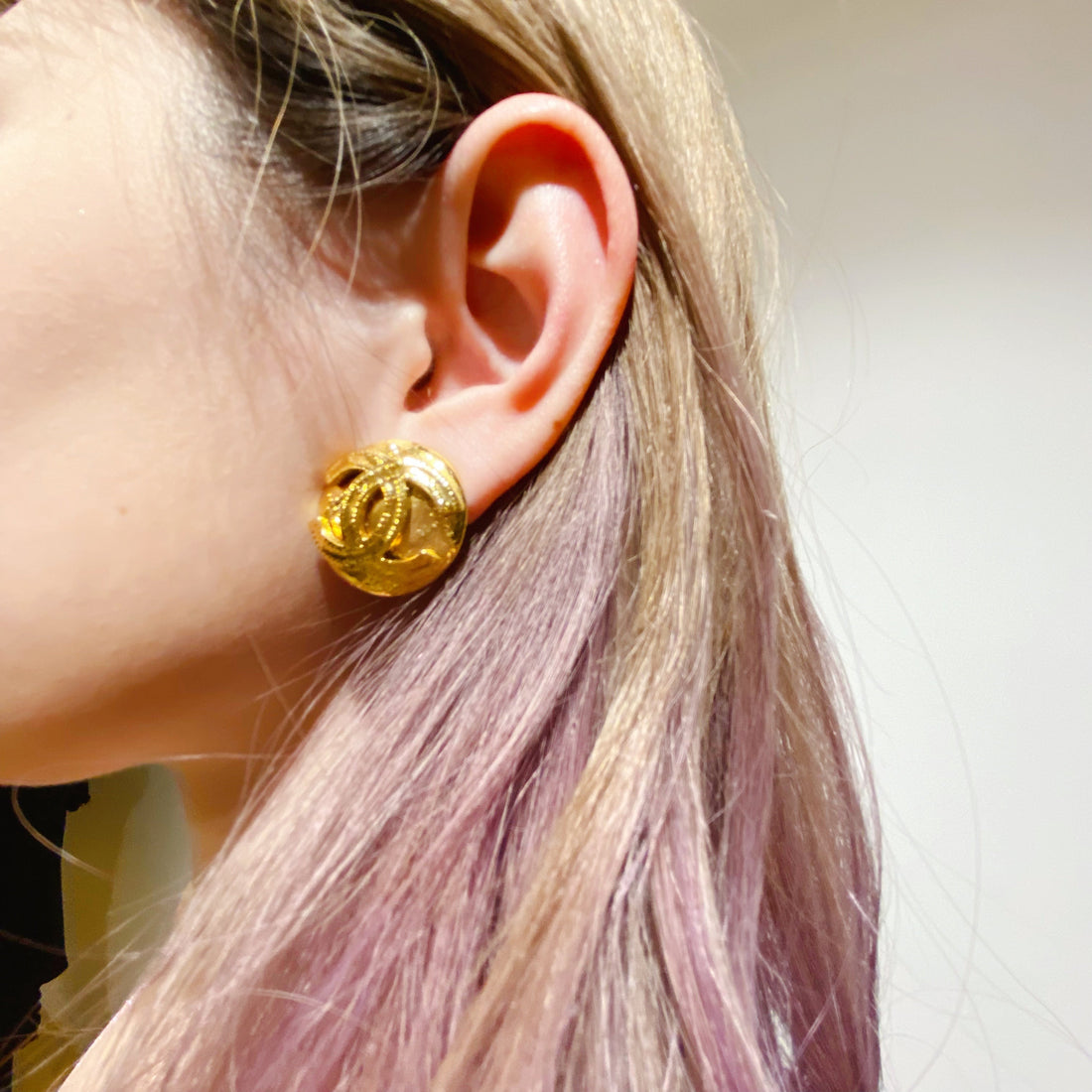 Chanel gold double C logo Earrings