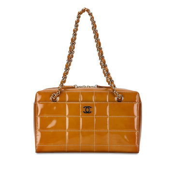 Pearl Street Bags Chanel CC Chocolate Bar Patent Shoulder Bag (SHG-tneQSq)