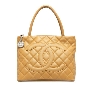 Pearl Street Bags Chanel Caviar Medallion Tote (SHG-C0RnCx)