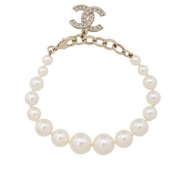 Pearl Street Bags Chanel Faux Pearl Crystal CC Bracelet (SHF-cQxYOA)