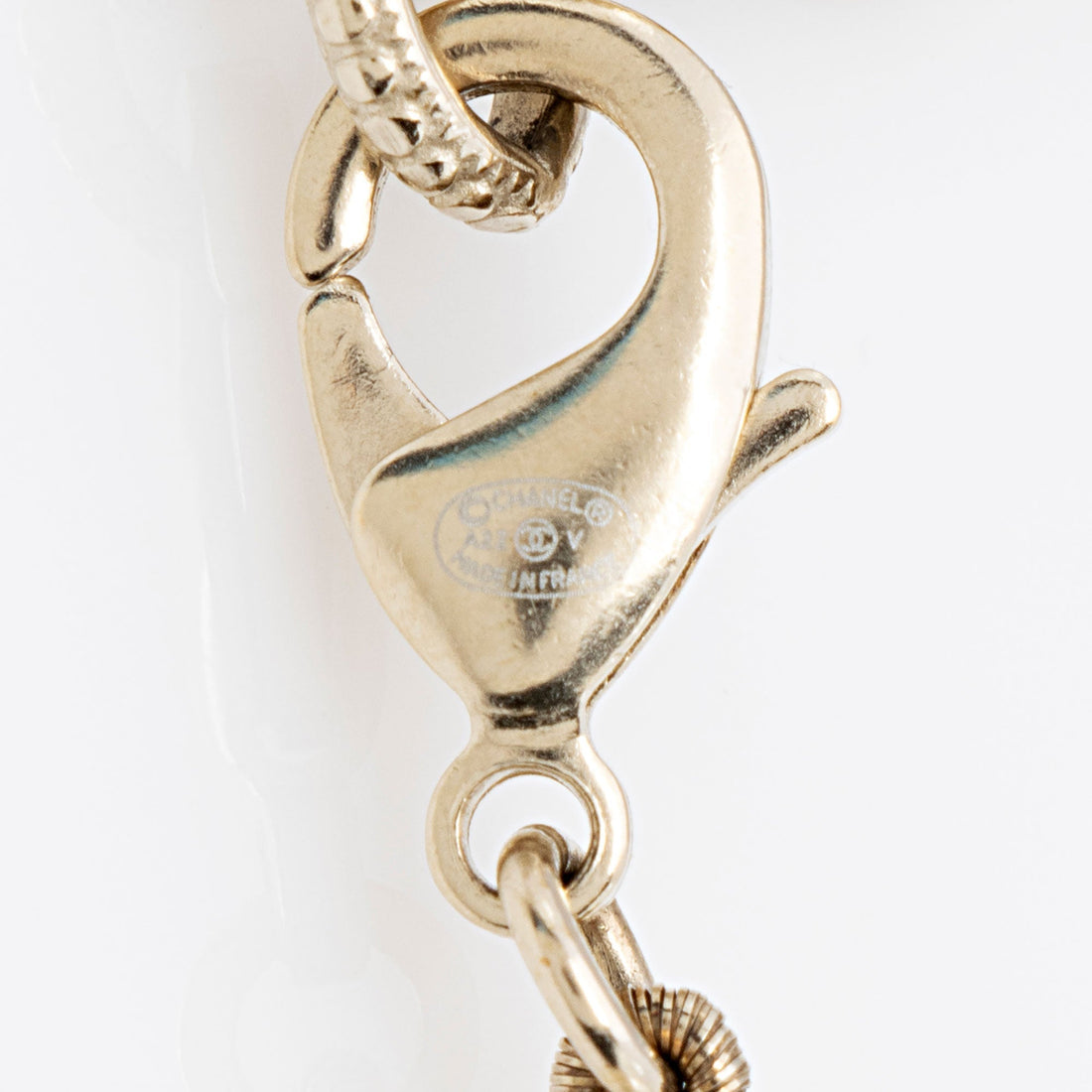 Pearl Street Bags Chanel Faux Pearl Crystal CC Bracelet (SHF-cQxYOA)