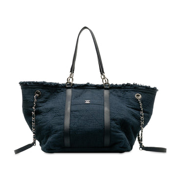 Pearl Street Bags Chanel Large CC Double Face Deauville Satchel (SHG-AIPFAR)