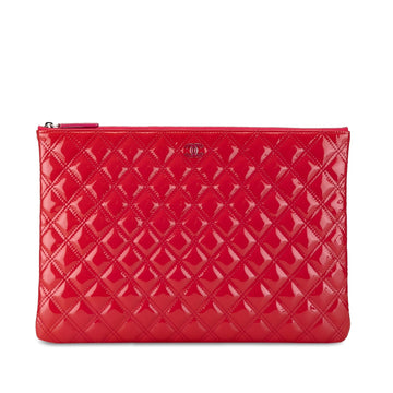 Pearl Street Bags Chanel Large Quilted Patent Leather O Case Clutch (SHG-5Pt1t3)