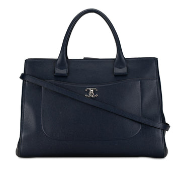 Pearl Street Bags Chanel Medium Caviar Neo Executive Tote (SHG-CMN5iv)