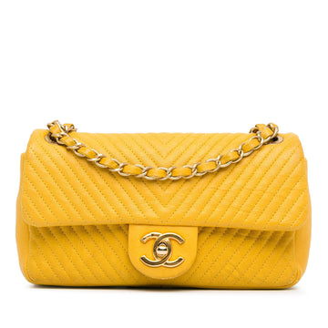 Pearl Street Bags Chanel Medium Wrinkled Calfskin Chevron Medallion Charm Surpique Flap (SHG-lFqOe2)