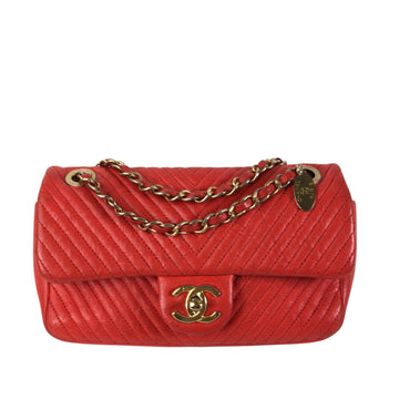 Chanel Medium Wrinkled CalBNkin Quilted Chevron Medallion Charm Surpique Flap (SHG-Xm49iv)