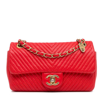Chanel Medium Wrinkled CalBNkin Quilted Chevron Medallion Charm Surpique Flap (SHG-U42TJR)