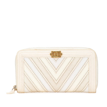 Chanel Mixed Leather Chevron Boy Zip Around Wallet (SHG-QO5G3I)