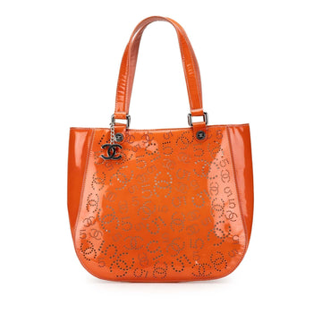 Top Quality Chanel Perforated Patent CC No. 5 Tote (SHG-EWDMRk)