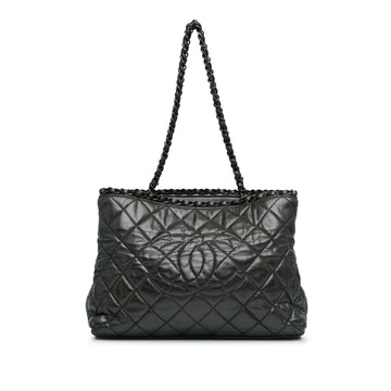 Chanel Quilted Aged CalBNkin Chain Me Tote (SHG-63pbEt)