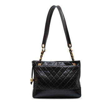 Pearl Street Bags Chanel Quilted CC Lambskin Shoulder Bag (SHG-4n8pB4)