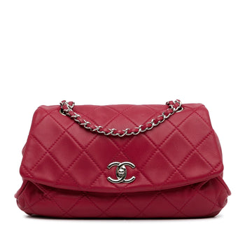 Pearl Street Bags Chanel Quilted Calfskin Curvy Flap (SHG-lSn9g7)