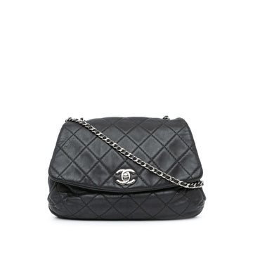 Chanel Quilted CalBNkin Curvy Flap (SHG-7XhJvX)