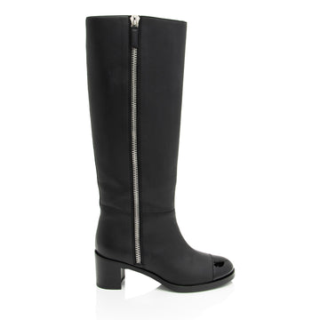 Pearl Street Bags Chanel Quilted Calfskin Patent Leather Cap Toe Logo Boots - Size 7 / 37 (SHF-1bljRC)
