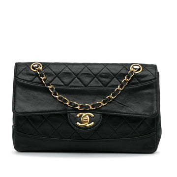 Pearl Street Bags Chanel Quilted Lambskin Shoulder Bag (SHG-EufAHk)