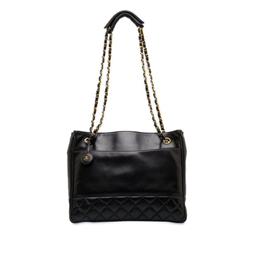 Pearl Street Bags Chanel Quilted Lambskin Tote Bag (SHG-UnBCHn)