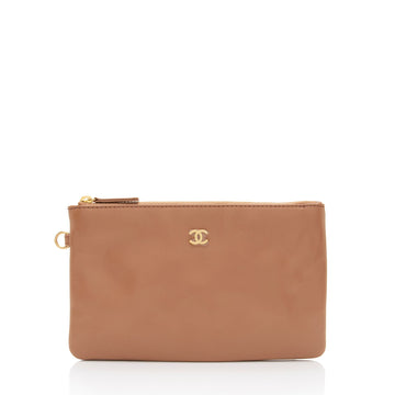 Chanel Shiny CalBNkin Small Chanel 22 Pochette (SHF-JufGfx)