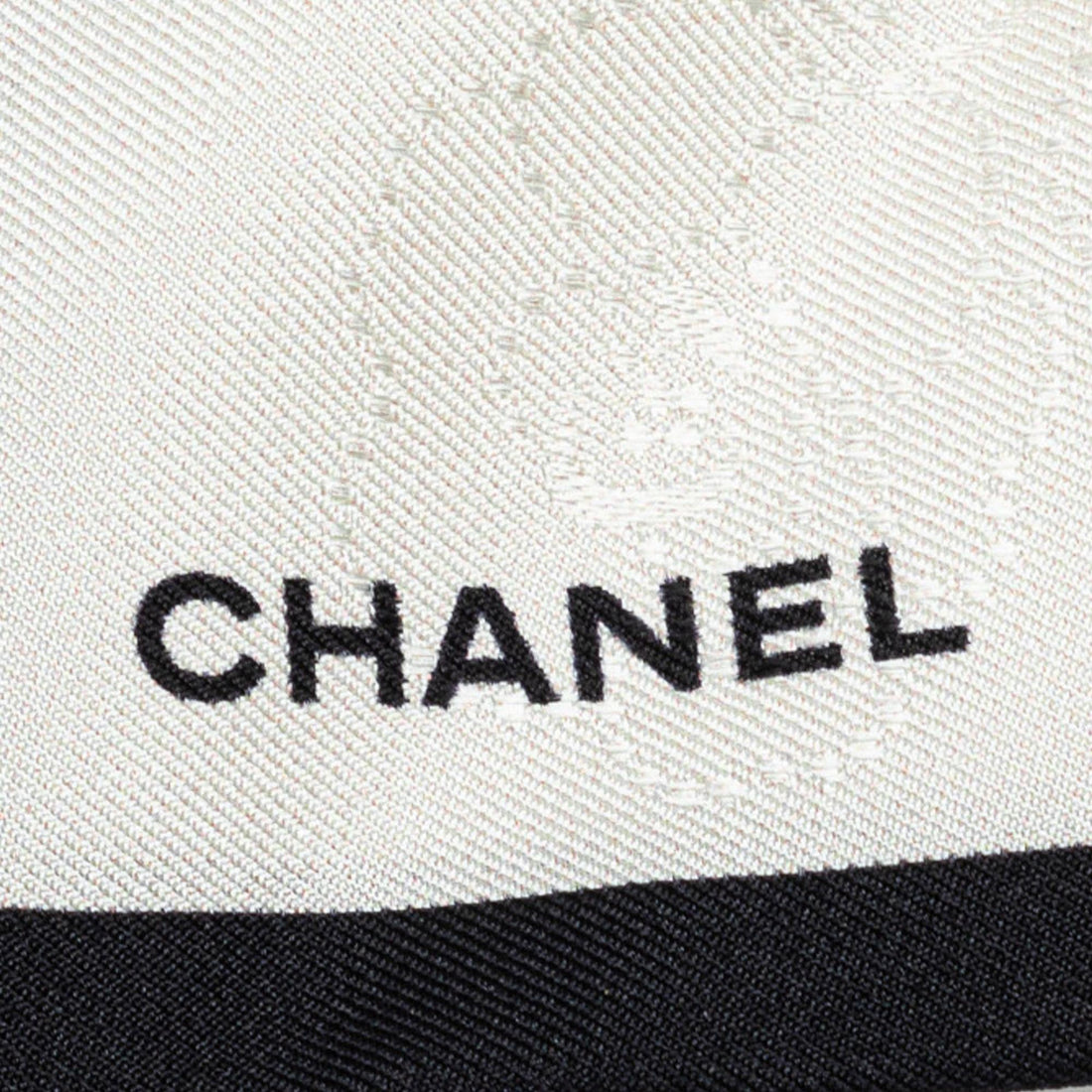 Pearl Street Bags Chanel Silk CC Bow Scrunchie (SHG-AINwNO)