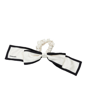 Pearl Street Bags Chanel Silk CC Bow Scrunchie (SHG-AINwNO)