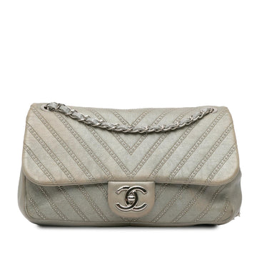 Pearl Street Bags Chanel Small Chevron Calfskin Stud Wars Flap (SHG-l15TVk)