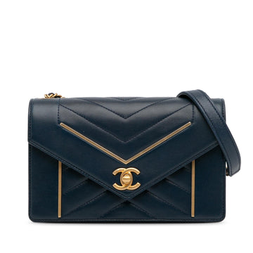 Pearl Street Bags Chanel Small Reversed Chevron Lambskin Flap (SHG-I8TN3a)