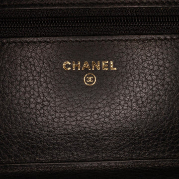 Chanel Studded Leather Wallet on Chain (SHG-qg3FG9)