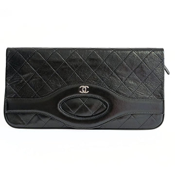 Chanel Clutch handbag in matelasse black leather