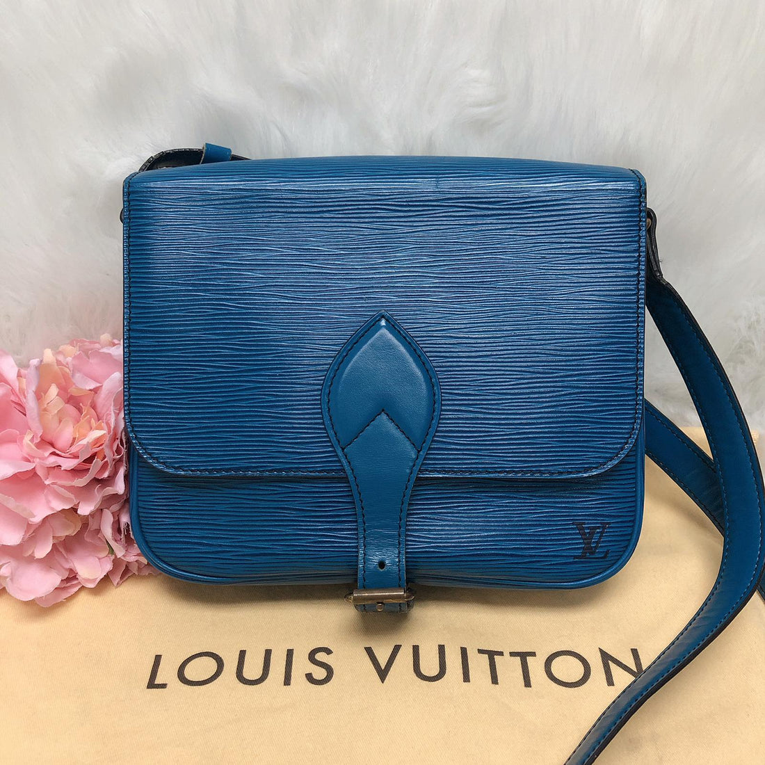 Louis-Vuitton Toledo Blue Epi Cartouchière MM Crossbody