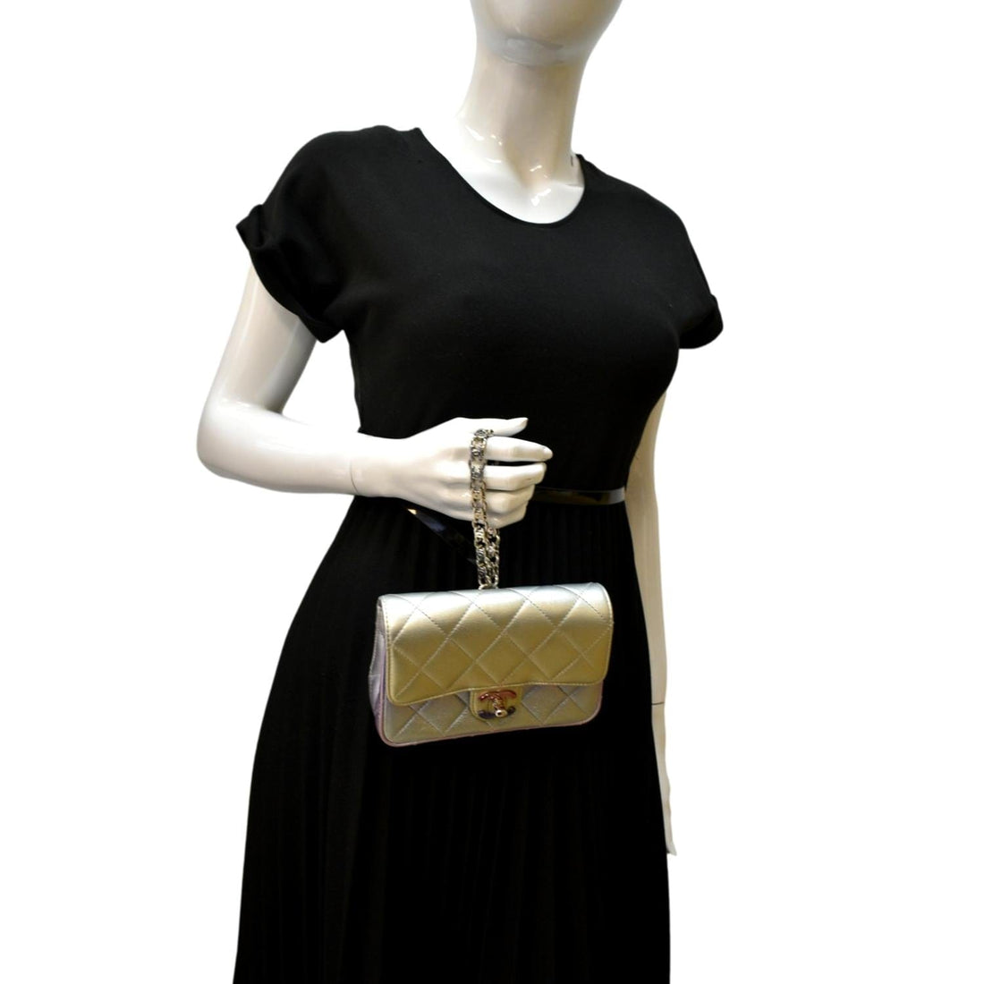 Chanel Gradient Metallic Quilted CalBNkin Leather Clutch Bag Silver