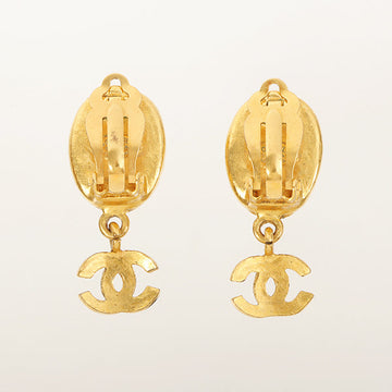 Chanel 1995 Made Oval Shell Cc Mark Earrings