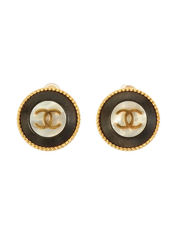 Top Quality Chanel 1994 Made Round Wood Shell Cc Mark Plate Earrings Gold/Black/White