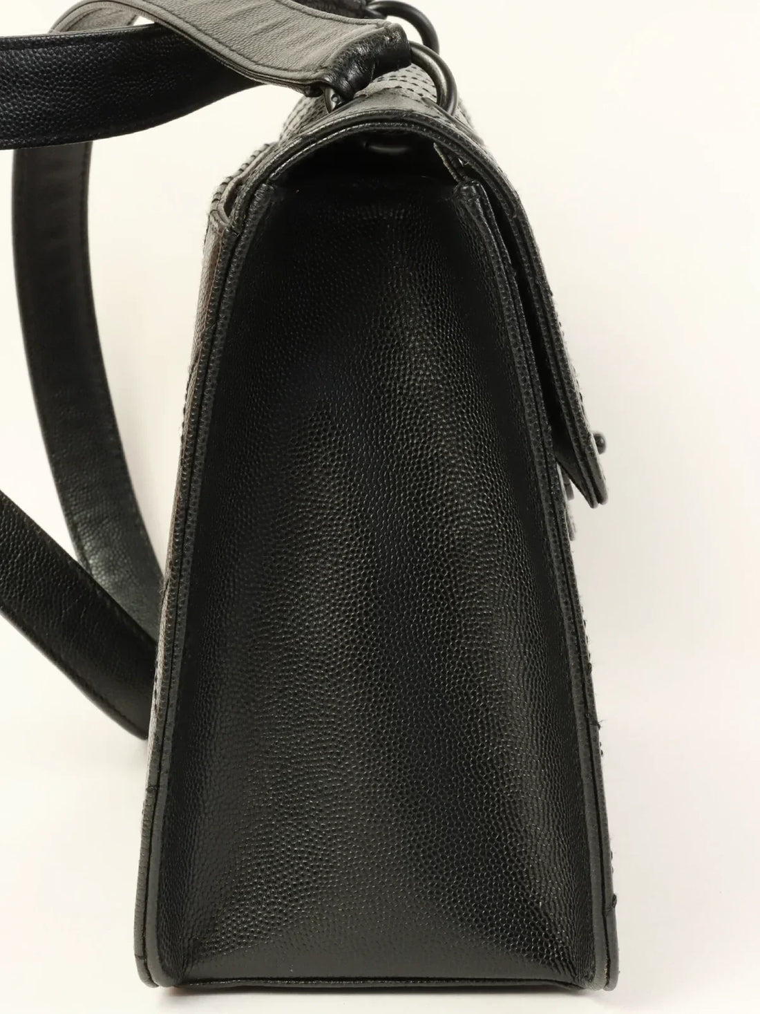 Top Quality Chanel Around 1998 Made Caviar Skin Turn-Lock Shoulder Bag Black