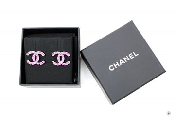 Chanel AB6010B05319 CC Logo &amp; Wordings Gunmetal &amp; Pink Metal 2CMX2CM Earrings Bkhw