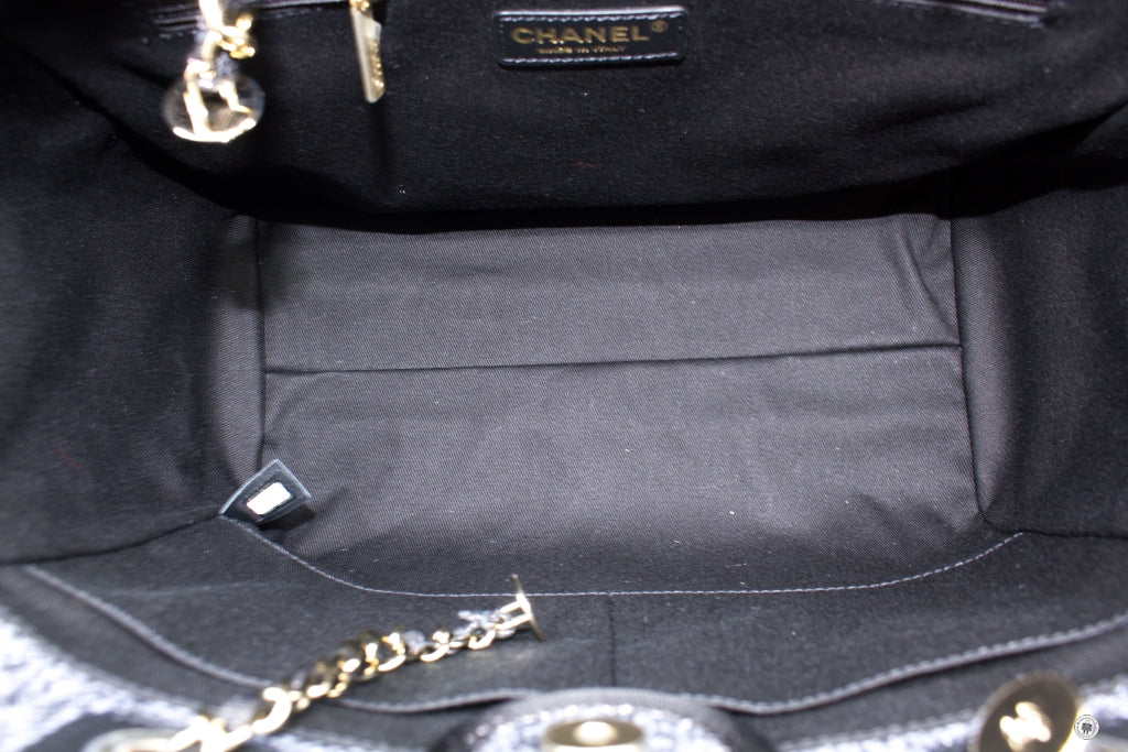 Chanel A67001 Y84118 Deauville Shopping Tote Black / 94305 Fabric Tote Bag Pbhw