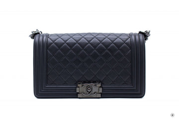 Chanel A67086 Medium Boy Black / 94305 Calfskin Shoulder Bags Bkhw