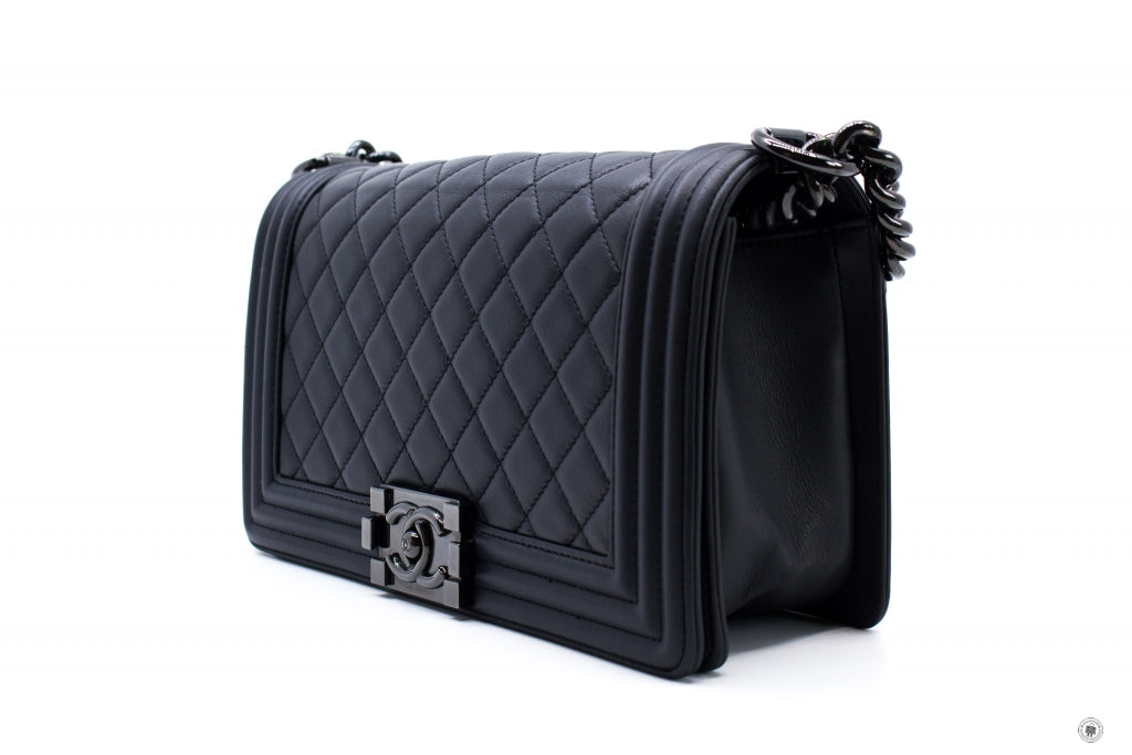 Chanel A67086 Medium Boy Black / 94305 Calfskin Shoulder Bags Bkhw