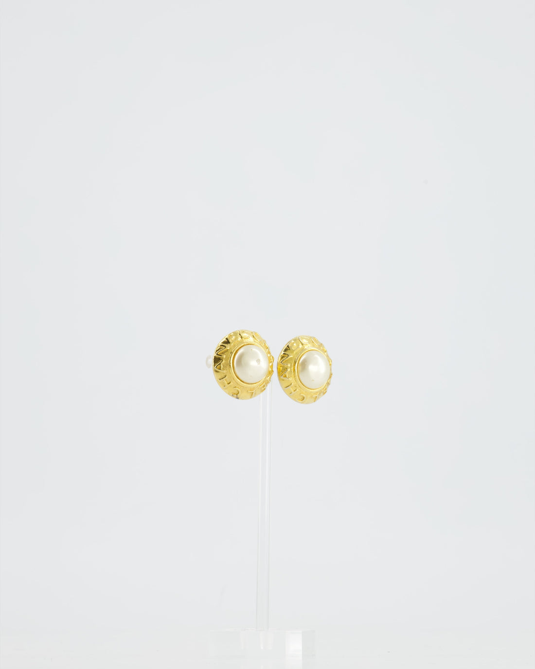 Pearl Street Bags Chanel  Gold Round Logo with Pearl Clip-On Earrings