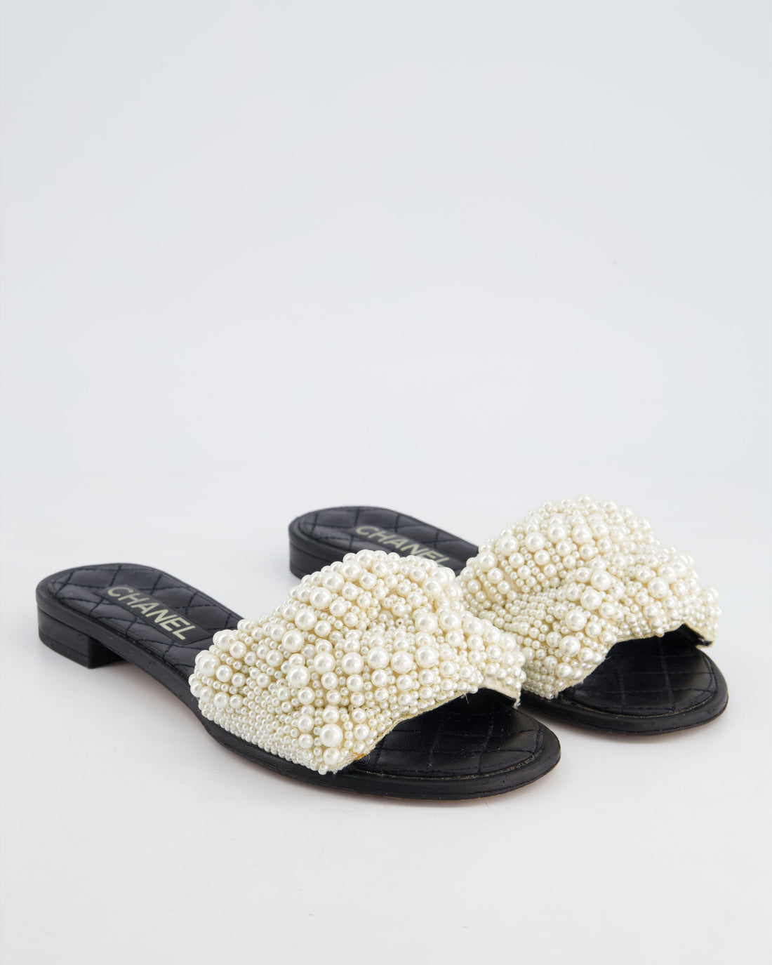 *HOT* Pearl Street Bags Chanel Black Sliders with Pearl Beaded Detail Size EU 38C
