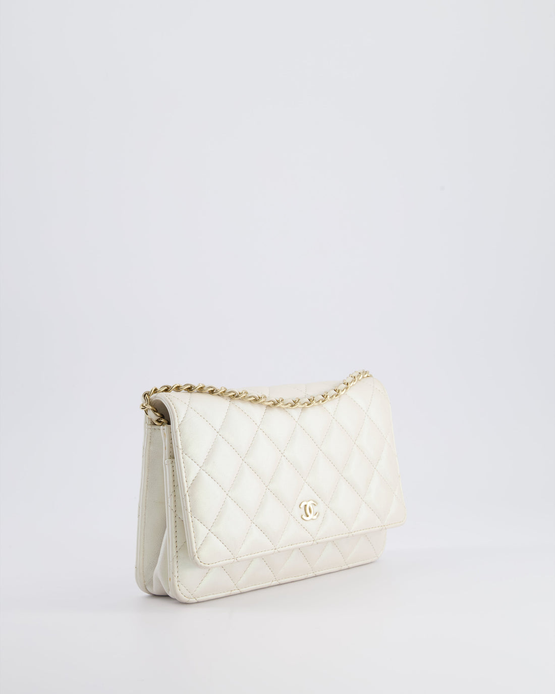 *HOT* Pearl Street Bags Chanel Pearlescent Off-White Wallet on Chain Bag in Calfskin Leather with Champagne Gold Hardware