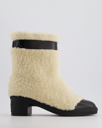 *HOT* Pearl Street Bags Chanel White Shearling and Black Leather Logo Strap and Toe Detail Size EU 38.5