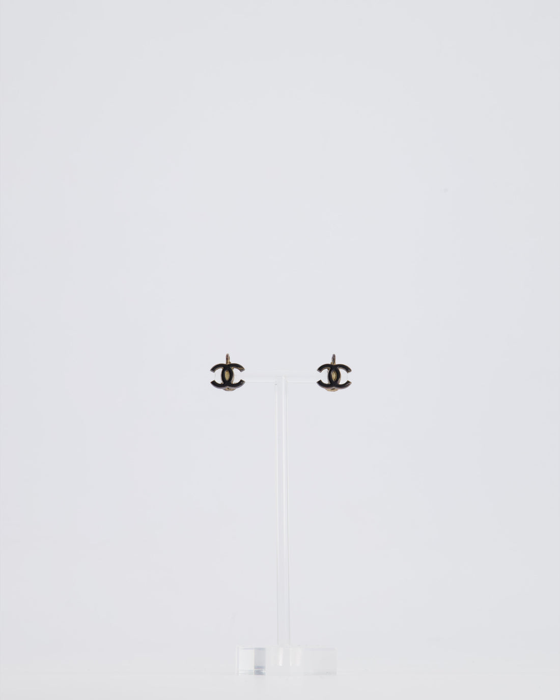 *HOT* Pearl Street Bags Chanel Ruthenium and Black Enamel CC Logo Earrings
