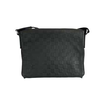 Louis-Vuitton District PM Damier Infini Black SHW